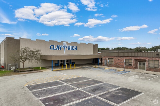 Clay High School is the largest school complex in Green Cove Springs neighborhood.