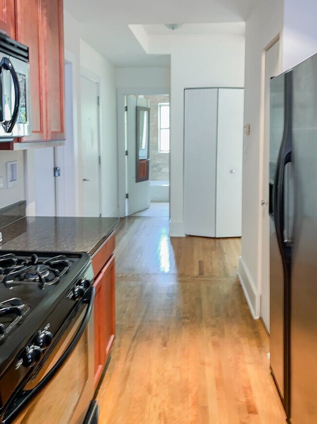 3455 N Wolcott Ave unit 3, Chicago, IL 60657 - photo 3