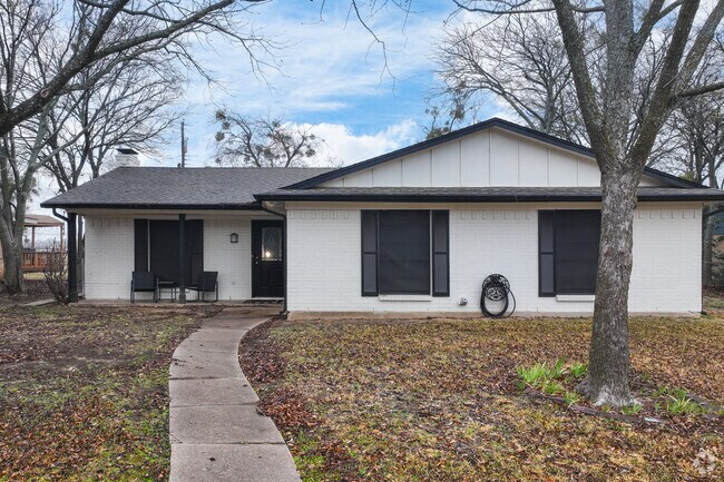 Red Oak, TX is abound with older, ranch-style homes.