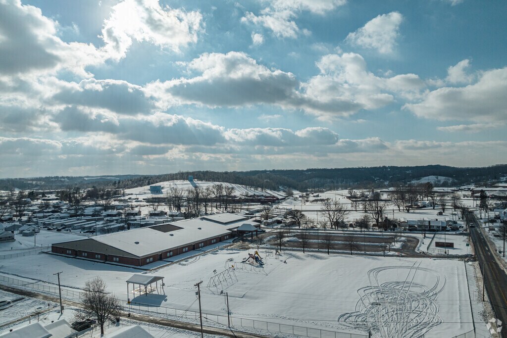 Summit Elementary School is nestled in the heart of Summit, serving grades K-6.