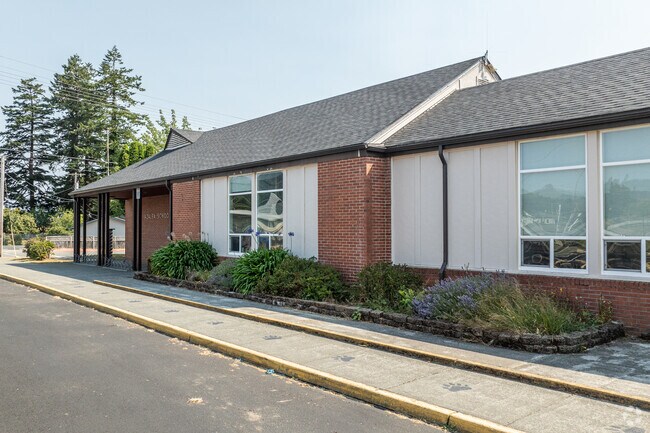 Azalea Middle School is a public middle school in Brookings OR.