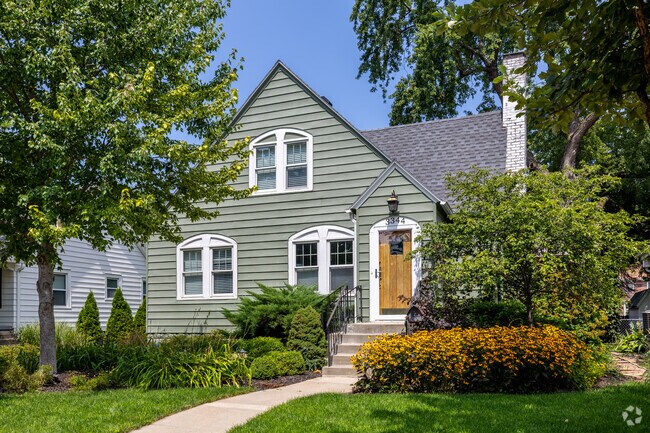 Clinton has many varieties of homes throughout the neighborhood.