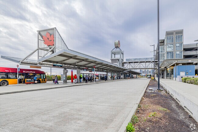 Federal Way Transit Center will get you were you need to go in Federal the Kitts Corner area.