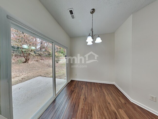 12016 Alabaster Ct, Charlotte, NC 28269 - photo 4