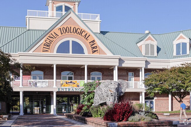 Virginia Zoological Park in Vila Heights, has many programs for learning about animals.