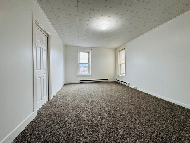 519 Market St unit 2nd Floor Apartment, Williamsport, PA 17701 - photo 4