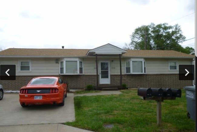 1208 Beverly St unit A, Emporia, KS 66801 - photo 2