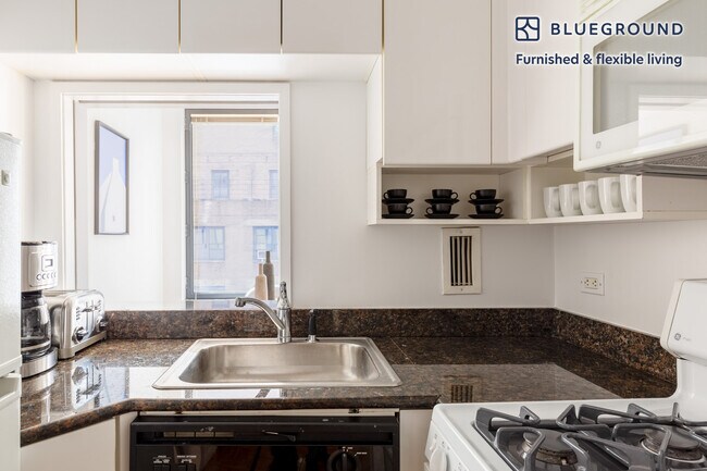 150 E 57th St unit FL11-ID461, New York, NY 10022 - photo 5