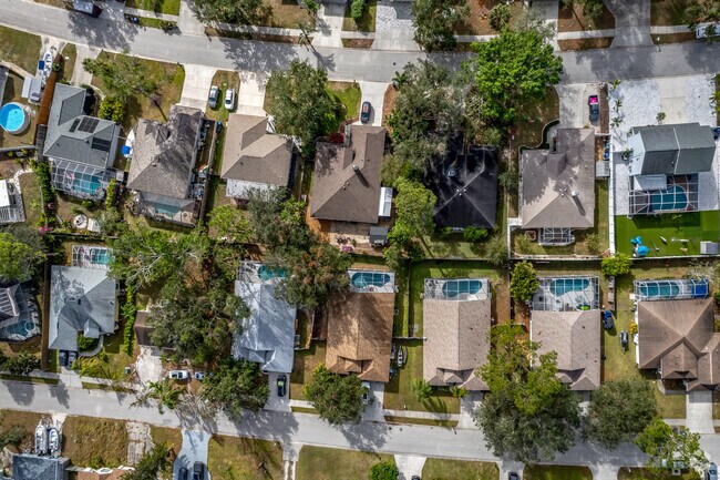 Living in lake Sarasota & the Florida heat most homes have a pool.