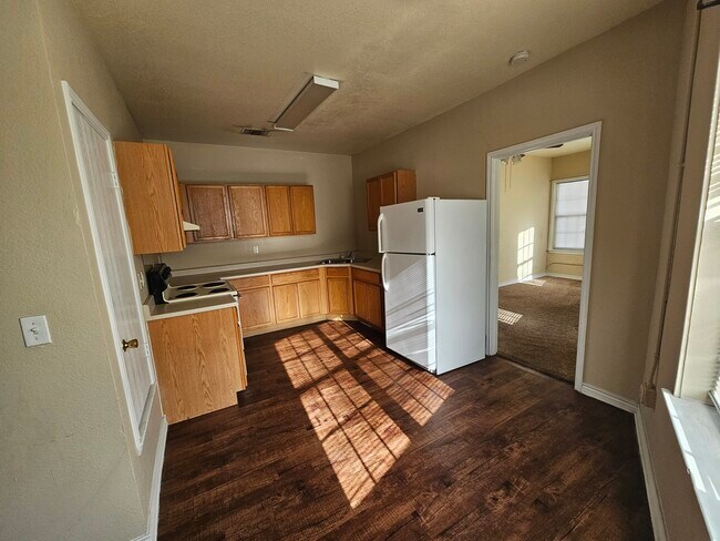 Harlandale Building, San Antonio, TX 78214 - photo 2