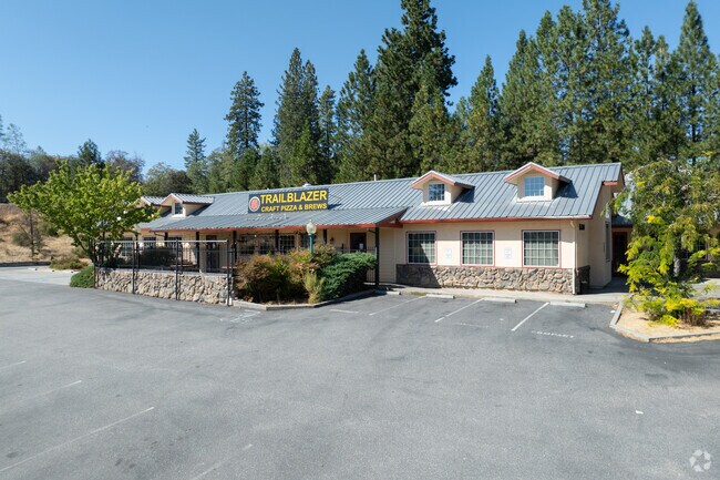 Trailblazer Craft Pizza & Brews offers a cozy dining spot in a scenic setting.