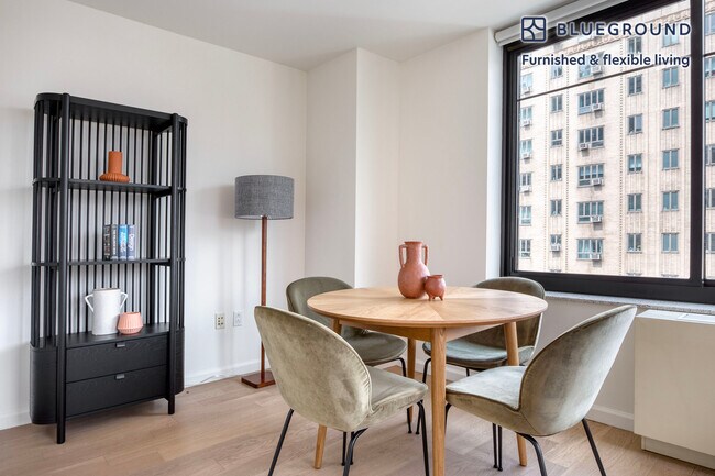 180 W 20th St unit FL8-ID1201, New York, NY 10011 - photo 6
