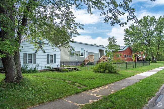 You can find a variety of single story home types in the Fairmount neighborhood.