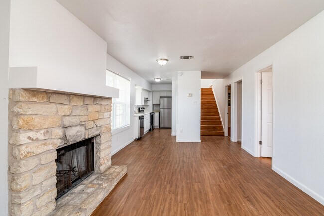 200 Butler Ranch Rd unit 4, Dripping Springs, TX 78620 - photo 2