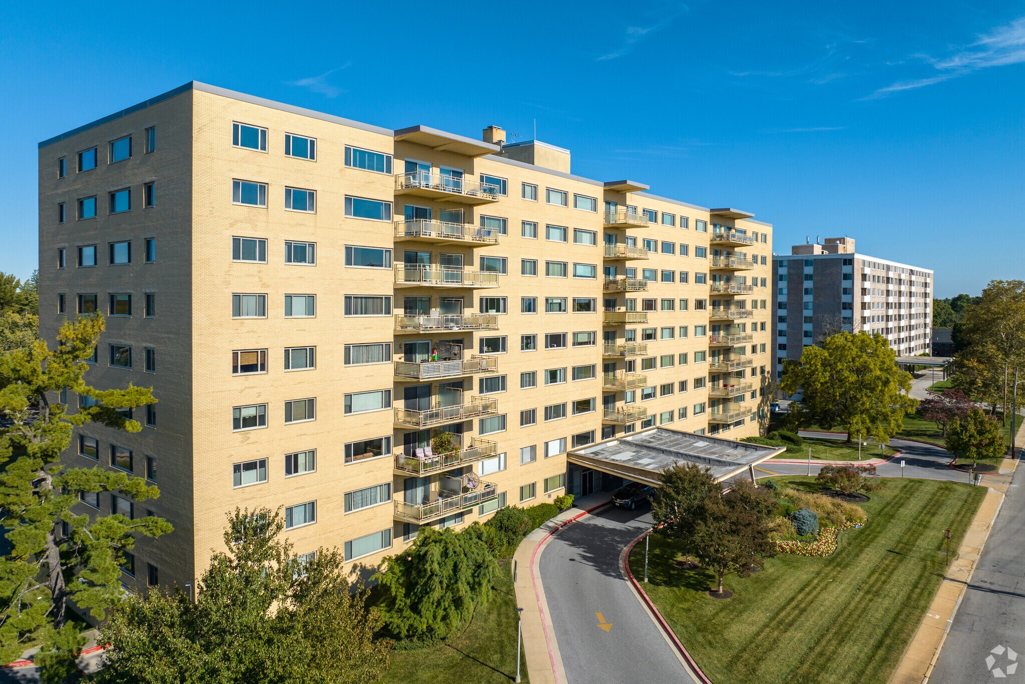Looking to live in a condo? Fallstaff has great condo options.