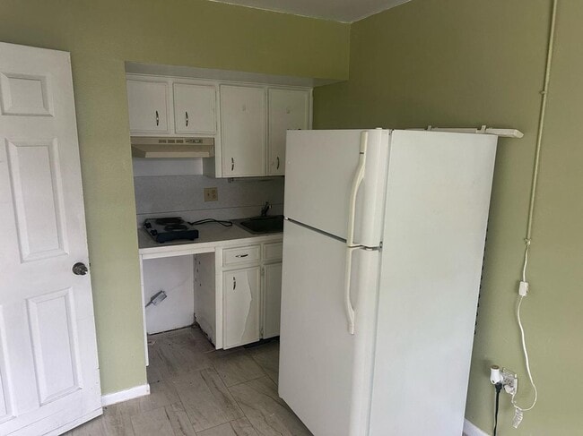 214 N Chestnut Rd, Lakeland, FL 33815 - photo 2