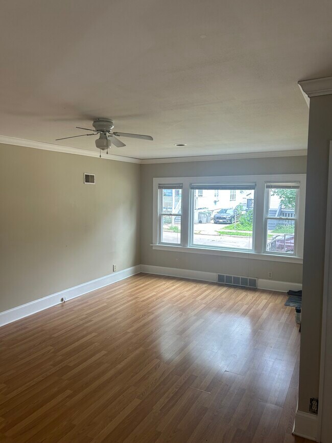 3041 S Hanson Ave unit Lower unit, Milwaukee, WI 53207 - photo 7