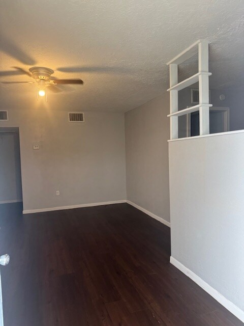 5220 Weber Rd Unit J-101, Corpus Christi, TX 78411