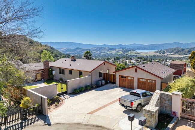 Find modest ranch homes with spectacular views in Oak View.
