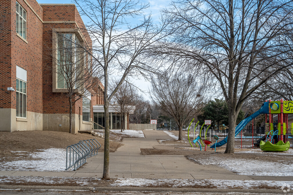 Grades 2-5 attend Lake Nokomis Keewaydin Elementary School.
