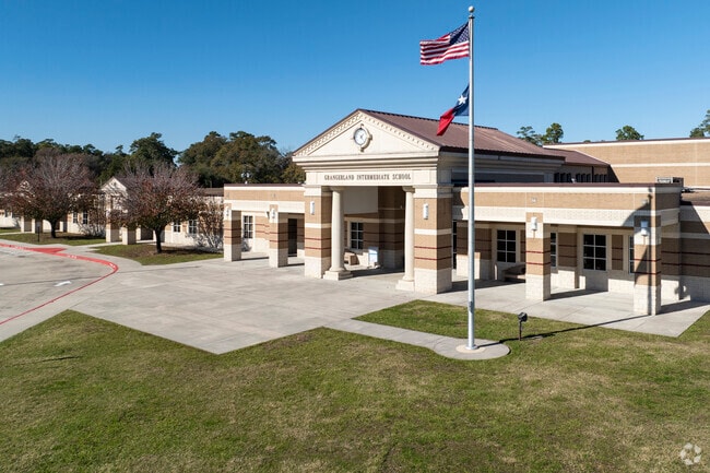 Grangerland Intermediate School has a B rating from Niche.
