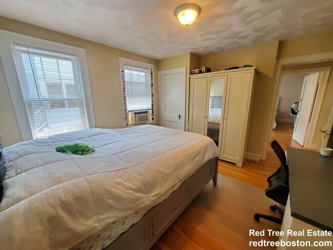 41 Blenford Rd unit 2, Brighton, MA 02135 - photo 3