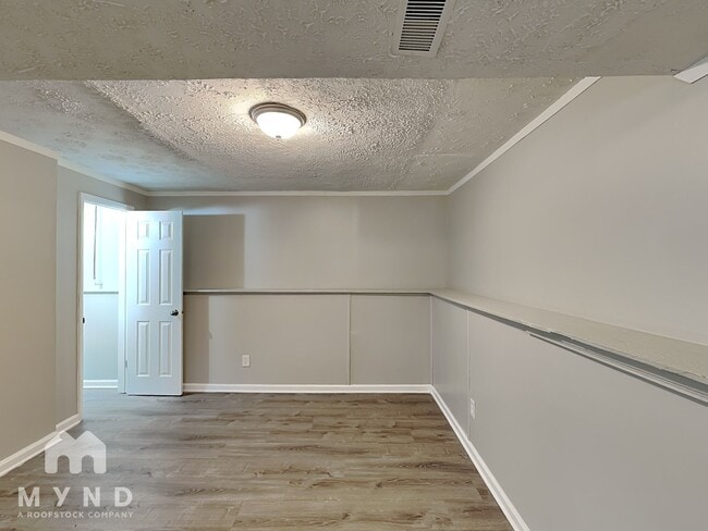 3799 Farm Brook Ln, Columbus, OH 43204 - photo 6