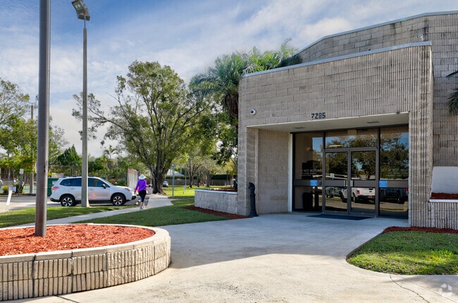 Bryant Adams Park features an off-leash dog area along with pickleball and racquetball courts, making it a great spot for both pets and active recreation.