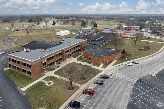 Waterloo Junior High School in Waterloo, IL offers a nurturing learning environment.