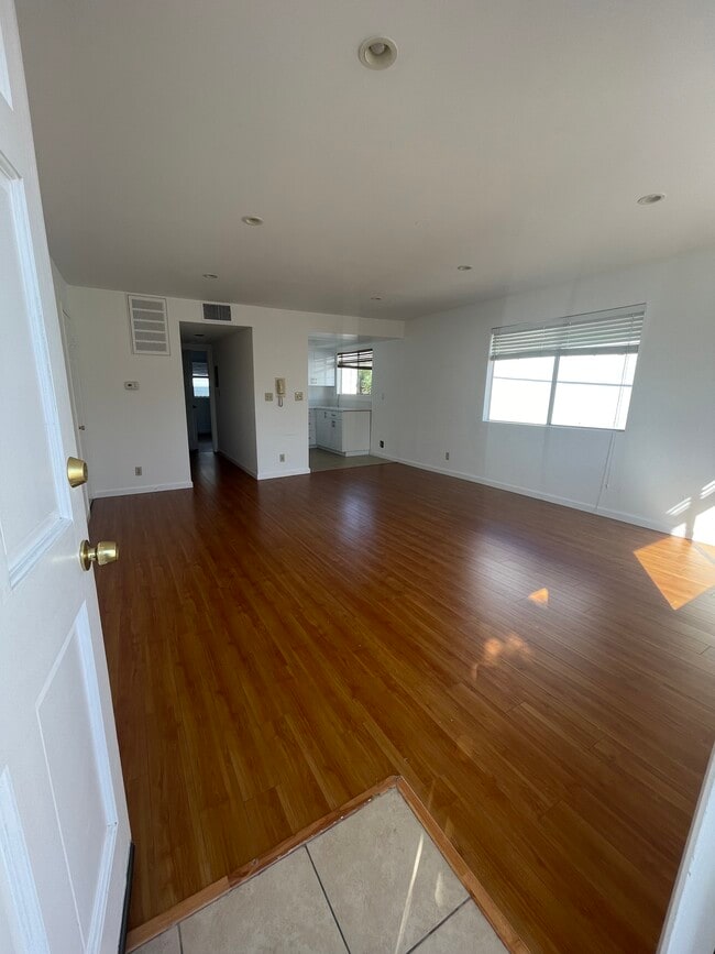 308 E Valencia Ave unit F, Burbank, CA 91502 - photo 3