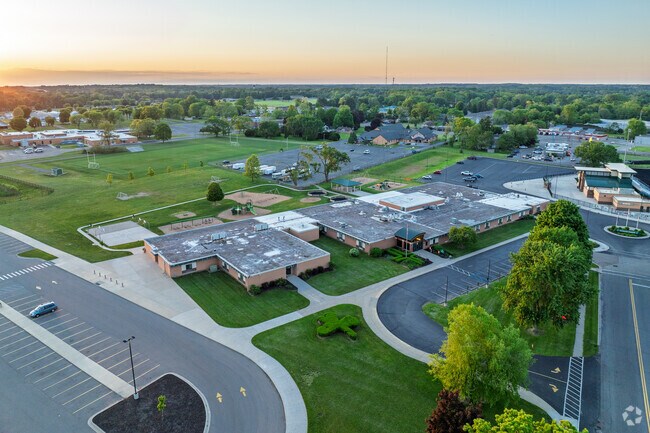 Sylvester Elementary School has a student population of 369 students.