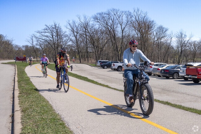 Bike paths run along Willow Road with great views of the Skokie Lagoons.