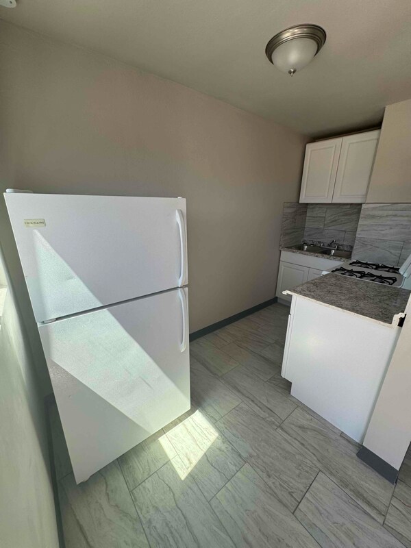 313 W 44th St, Tucson, AZ 85713 - photo 2