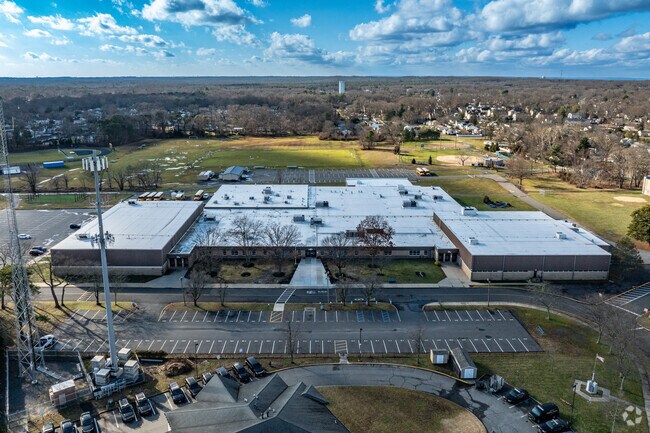 Spotswood High School receives a rating of B+ on NICHE.