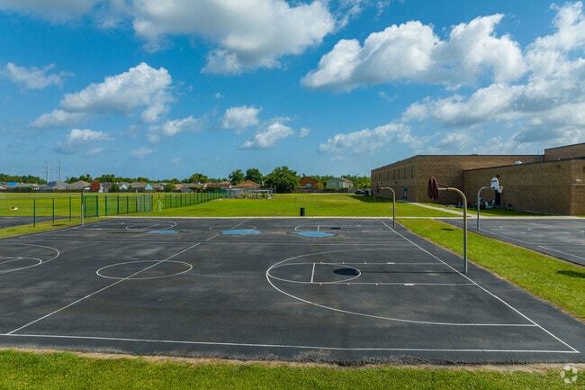 Sara Towles Reed High School has an athletic program in New Orleans.