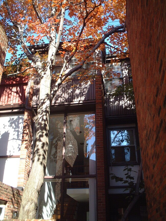 2126 Lombard St, Philadelphia, PA 19146