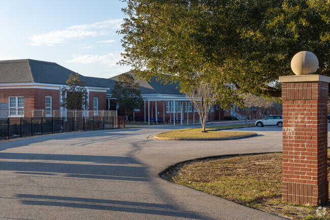Daphne Elementary School