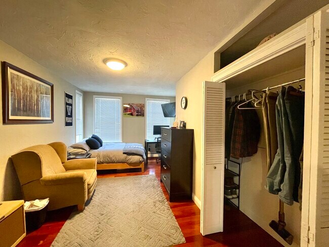 139 L St unit 1, Boston, MA 02127 - photo 5
