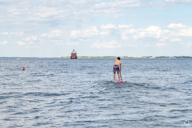 Take a paddle board out to the lighthouse in Pendennis Mount.