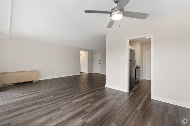 1 BD, 1 BA - 798 SF