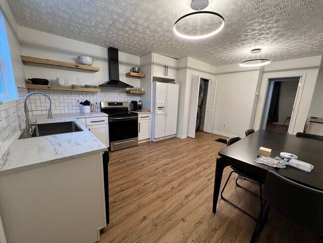 127 W Franklin St unit 3, Alcoa, TN 37701 - photo 2