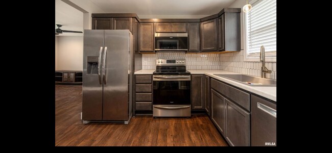 1301 S Holland St, Marion, IL 62959 - photo 4