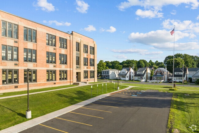 Grant Middle School is located in Northside of Syracuse, NY.