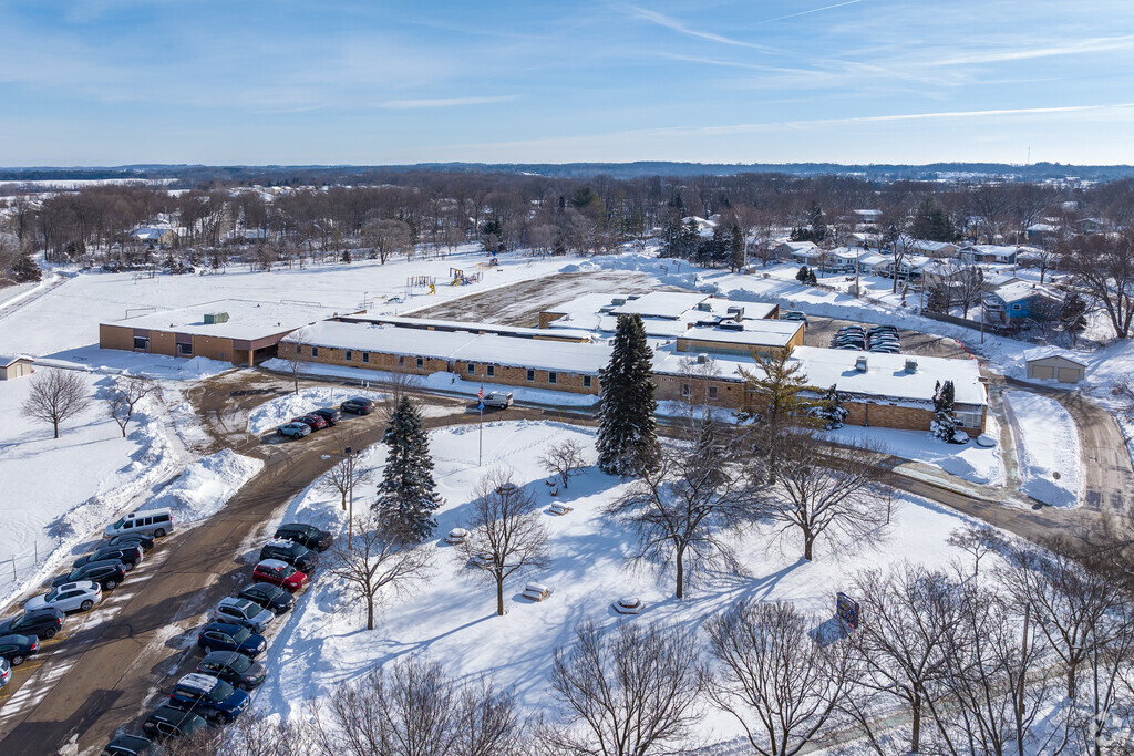 An aerial of Decorah Elementary School in West Bend.