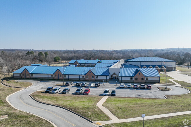 Freedom Elementary School is part of the Sapulpa Public School System.