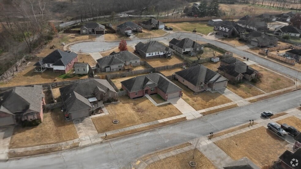 4703 Cory St, Springdale, AR 72762 - photo 2