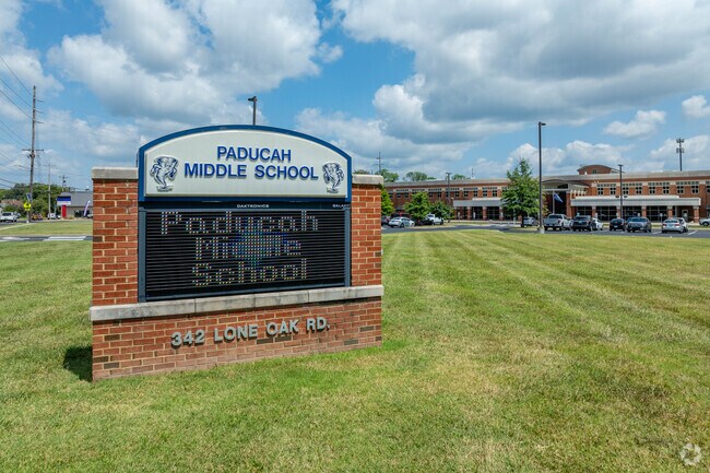 Paducah Middle School is home to the Blue Tornadoes in Paducah.