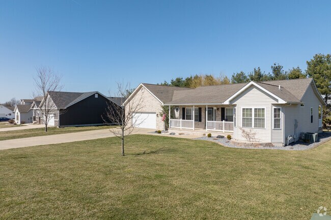 Neighborhoods along the outskirts of Jerseyville are home to modern Ranchers.