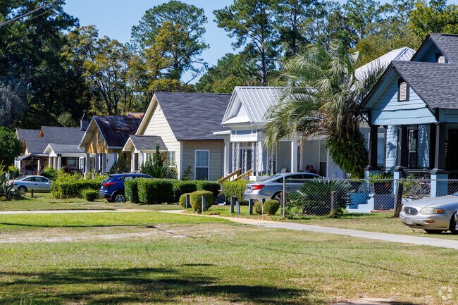 Rows of cottages, bungalows, and craftsman homes can be found throughout the Dixieland area.