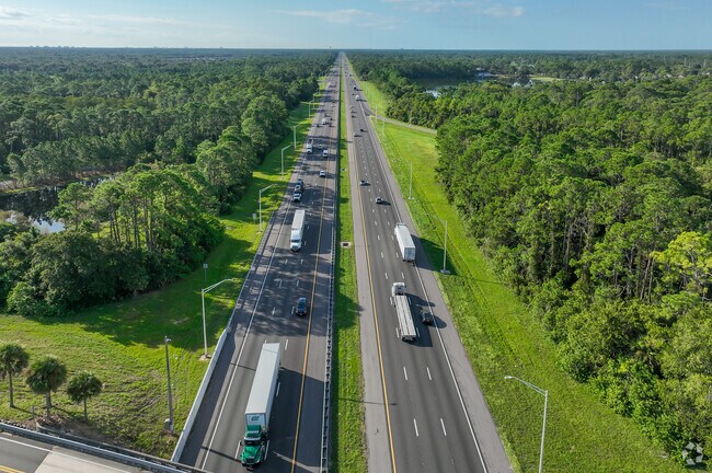 Plantation Bay residents can use I-95 to connect with I-4 and get to Orlando.